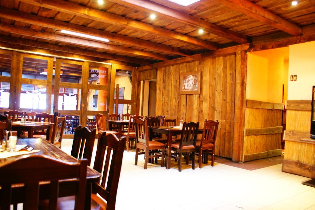 Grillbar Penzion & Restaurant Спішська Нова Весь Екстер'єр фото